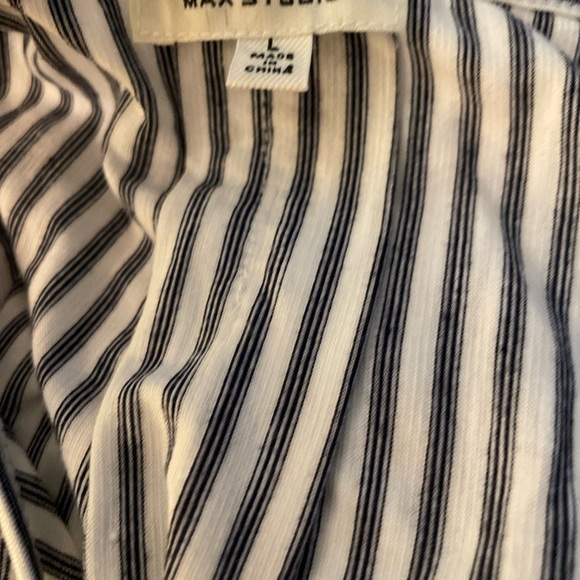 Max studio cold shoulder top in excellent condition. - Picture 3 of 4